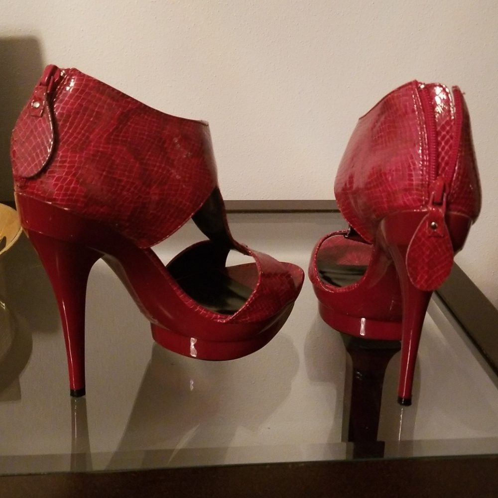 Red Heels - Picture 3 of 3